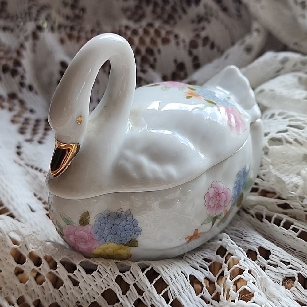 Vintage Swan Lidded Trinket Box Vtg Japan Romantic Coquette